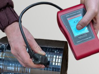 EddyCus® TF portable Schichtwiderstandsmessgerät Rückseite