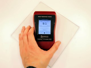 Mobiles Emissivität-Messgerät für Glas und Folien von SURAGUS – EddyCus® TF portable 1010E